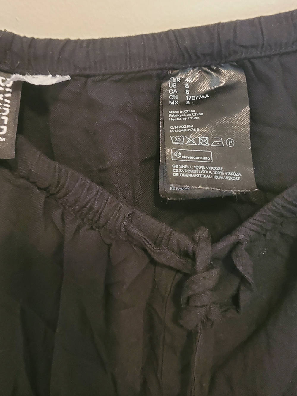 H&M Black Men's Jogger Sweatpants - Picture 2 of 4